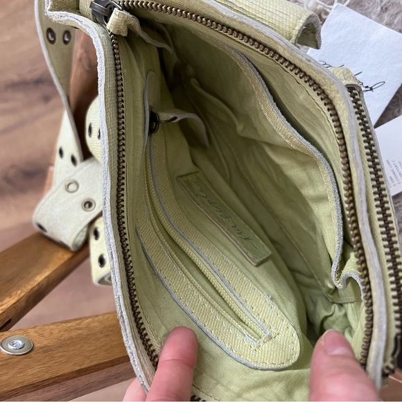 Weathered Wade Sling bag - Picture 8 of 9